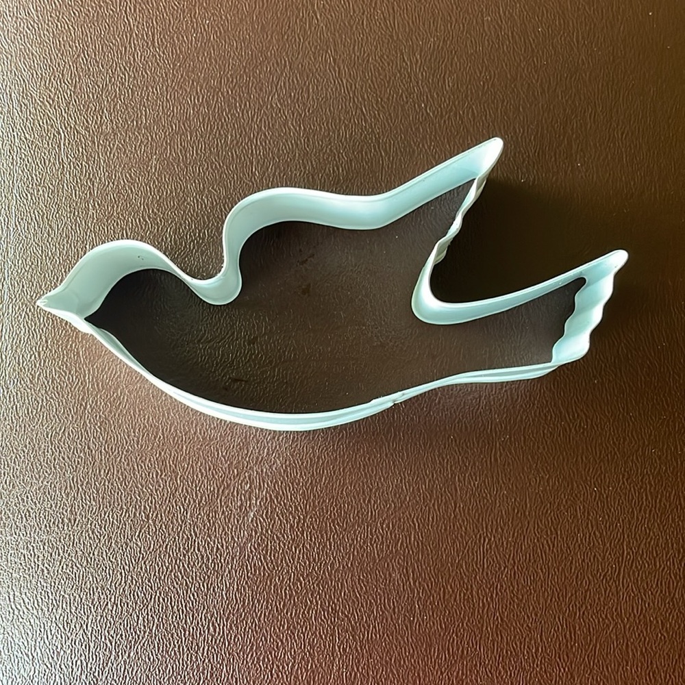 CELEBRATE IT BAKEWARE DOVE COOKIE CUTTER WHITE